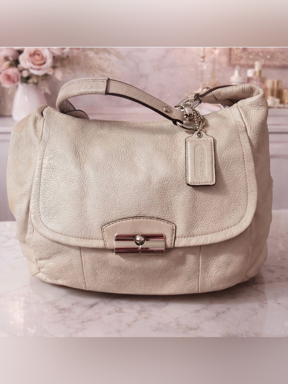 Coach Signature Cream Pebbled Leather Shoulder Bag EUC - Picture 1 of 5